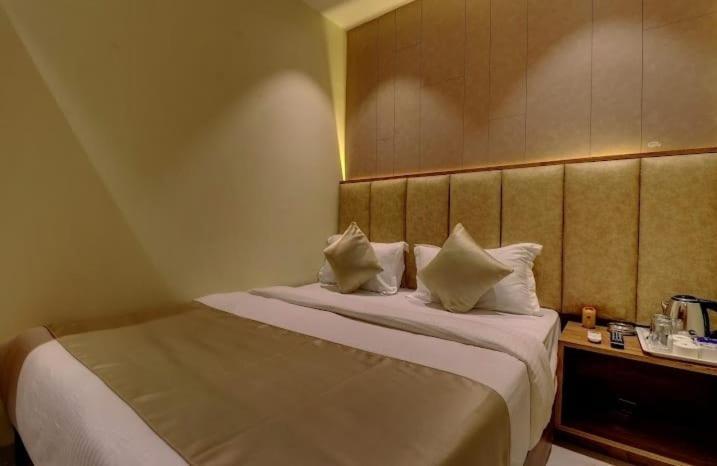 Hotel Amber Suite Near Mumbai Airport Bagian luar foto