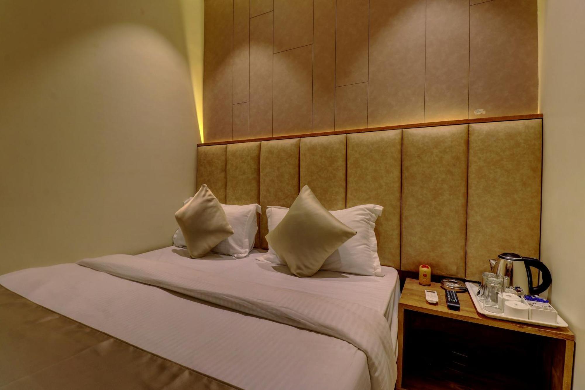 Hotel Amber Suite Near Mumbai Airport Bagian luar foto